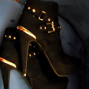 G by Guess Heeled booties